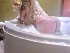 Bianca Grosse Poitrine