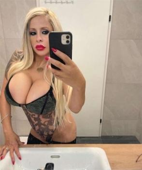 Bianca Grosse Poitrine